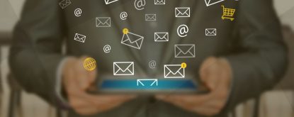 uso do e-mail marketing na tela do tablet